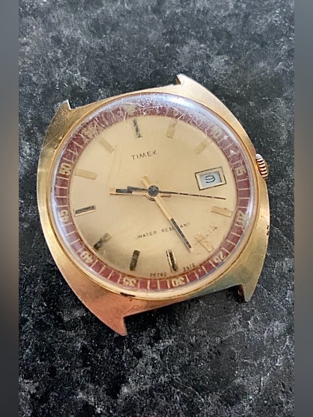 1972 Timex Calendar Watch Red Accent Ring 2572 For Parts - Picture 2 of 5
